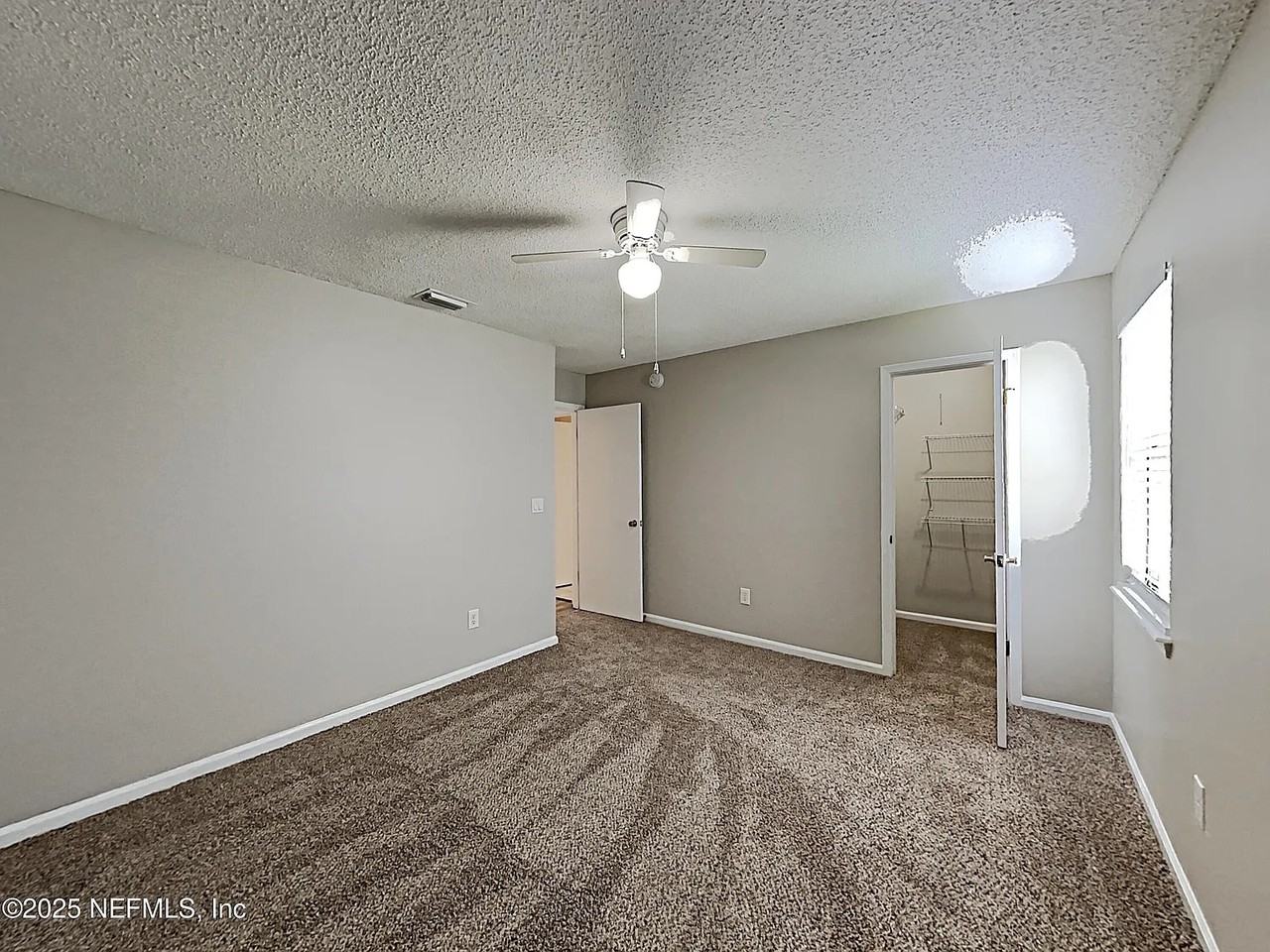 11538 Sweetwater Oaks Dr W - Photo 4 of 7