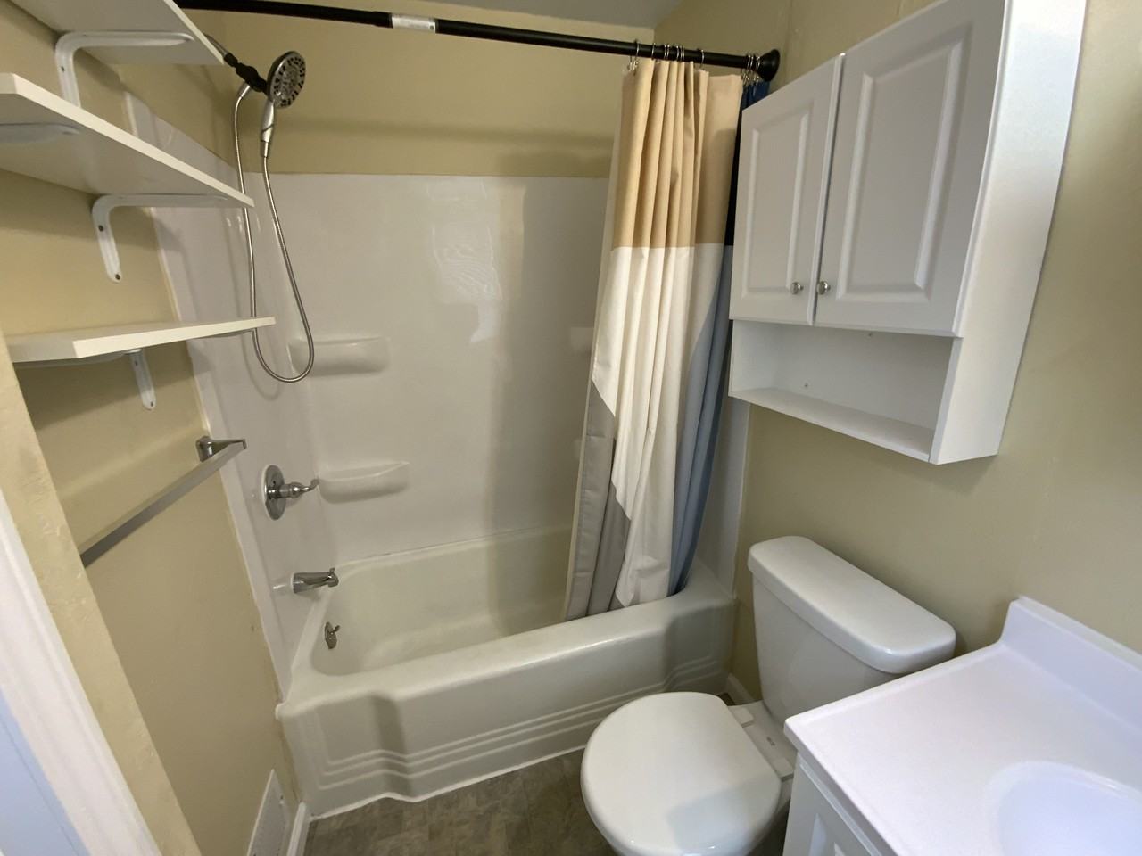 518 N Story St - Photo 4 of 8