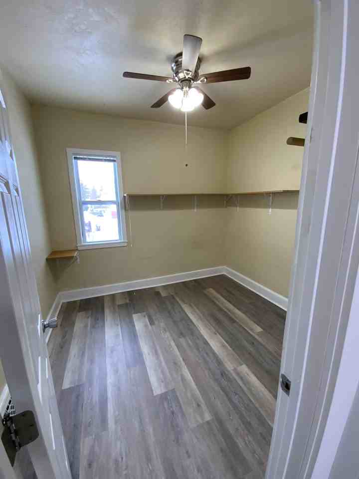 518 N Story St - Photo 7 of 8