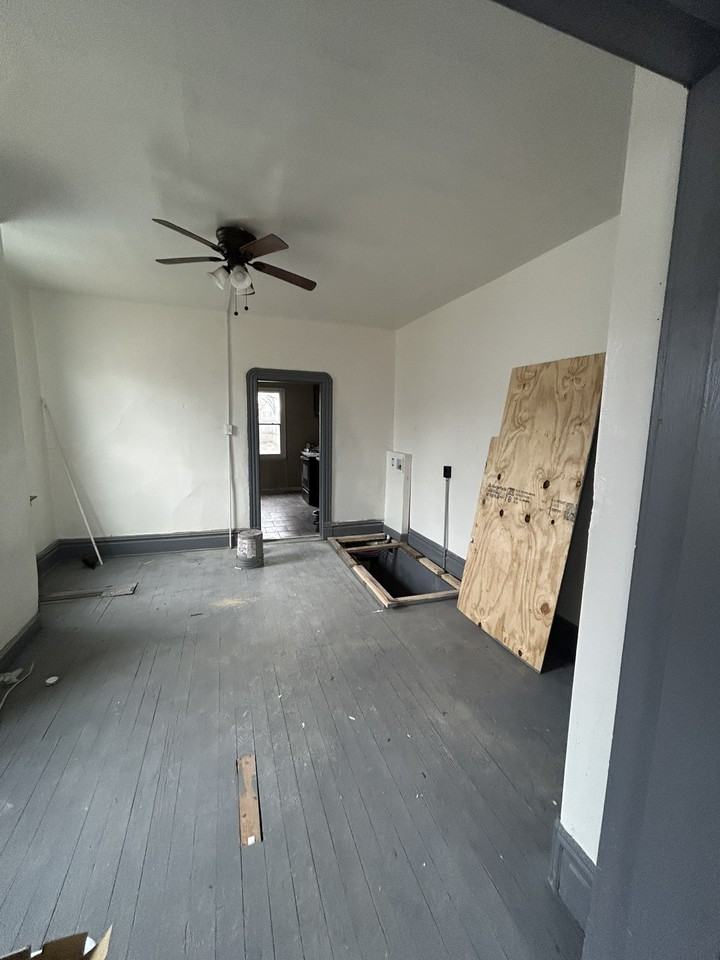 1126 Mclaran Ave - Photo 4 of 15