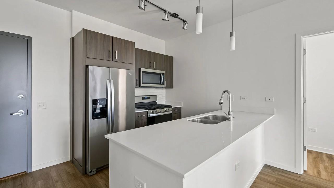 3778 N Halsted St - Photo 7 of 19