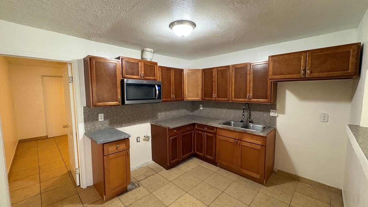 2169 Sunrise Ln - Photo 3 of 8