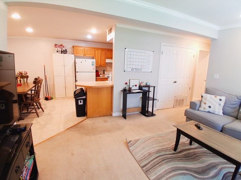 1533 N Riverside Ave #32 - Photo 3 of 16