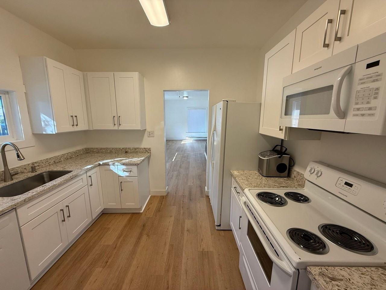 117 N Blakeley St - Photo 2 of 34