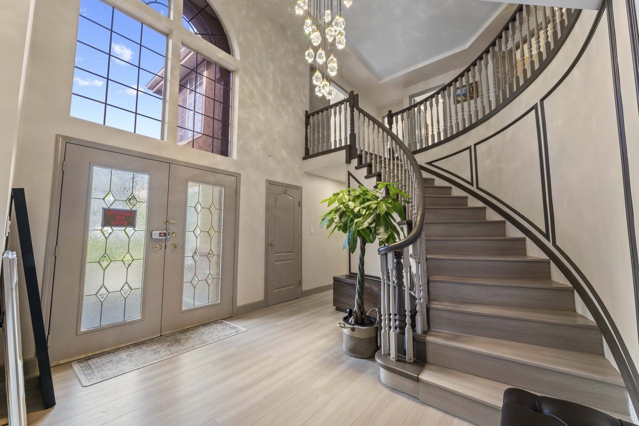 2268 Leclair Drive - Photo 6 of 33