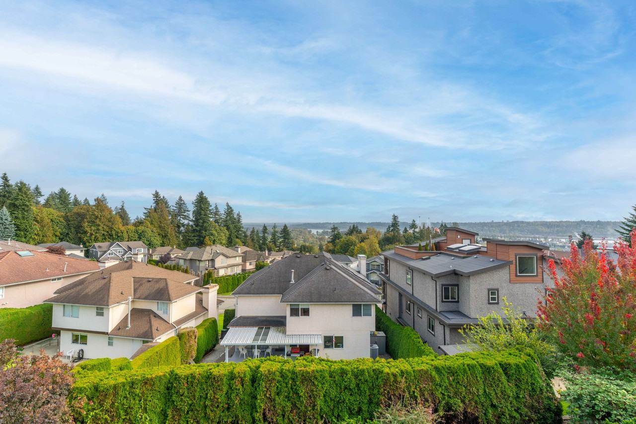 2268 Leclair Drive - Photo 5 of 33