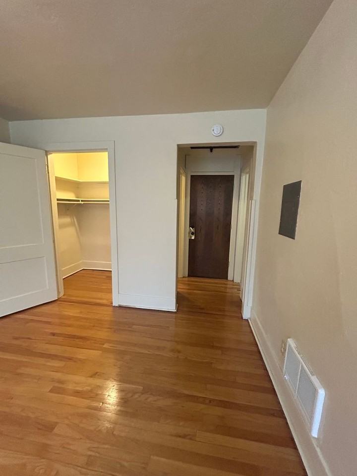 525 Nw Monroe Ave #210 - Photo 4 of 6