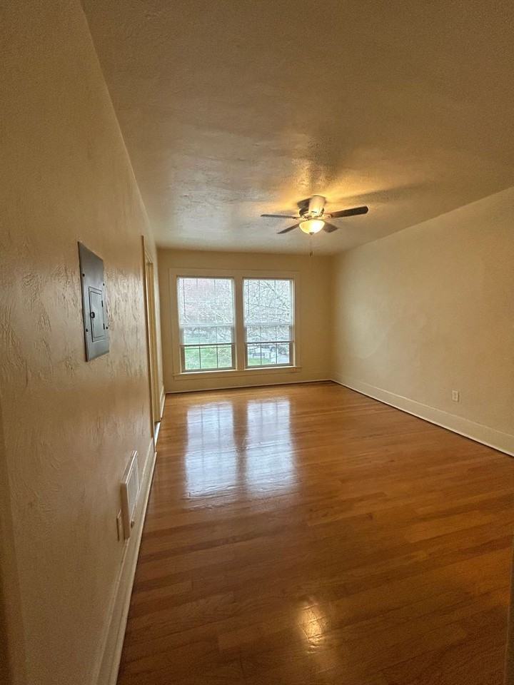 525 Nw Monroe Ave #210 - Photo 2 of 6