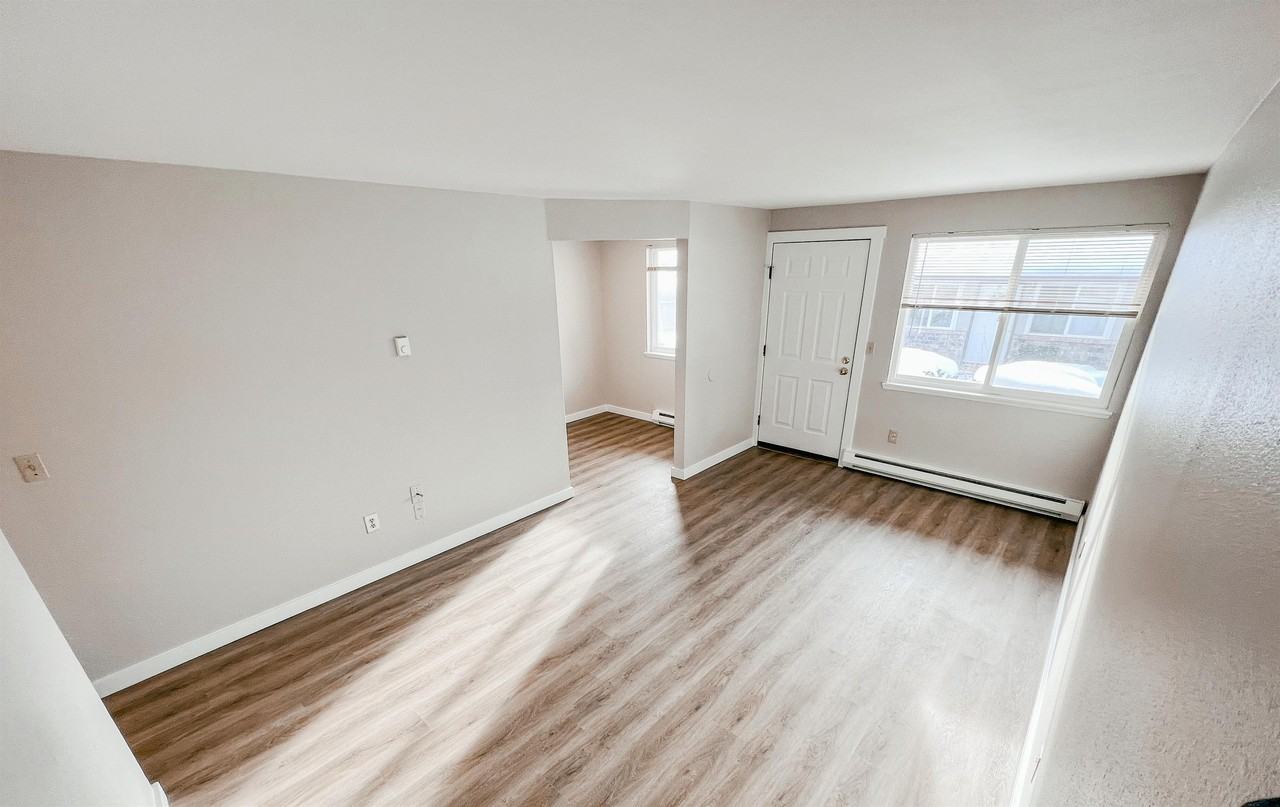 12233 117th Ave E Apt 3 #12233-3 - Photo 3 of 15