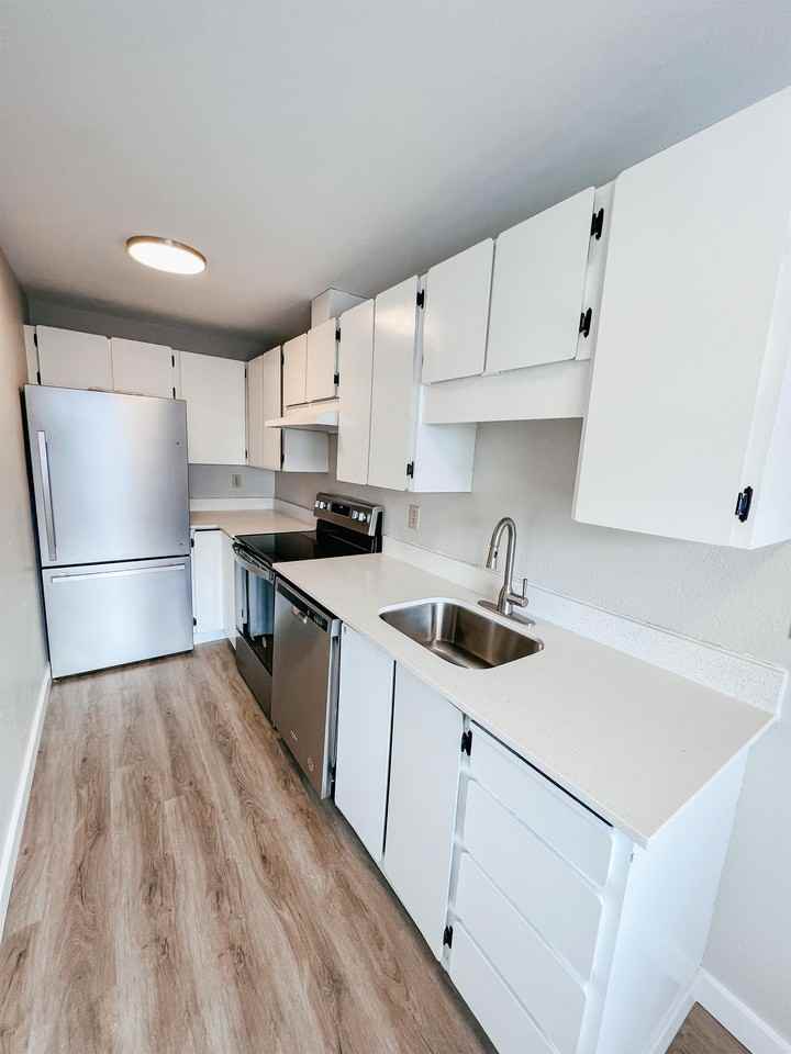 12233 117th Ave E Apt 3 #12233-3 - Photo 6 of 15