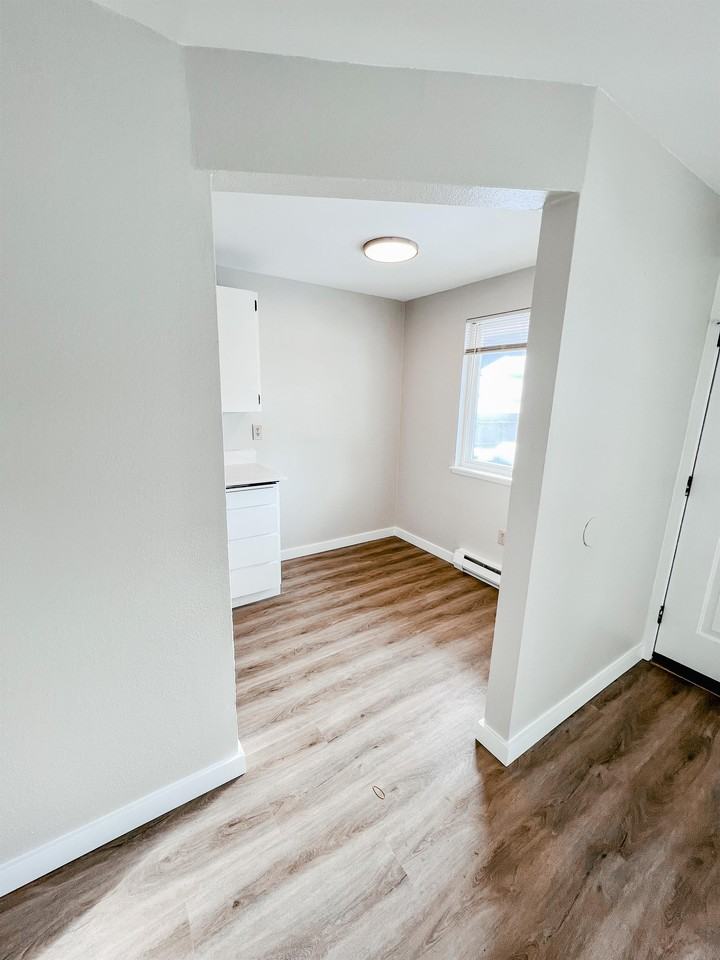 12233 117th Ave E Apt 3 #12233-3 - Photo 7 of 15