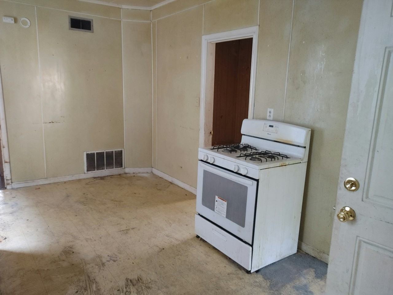 2011 West Ann Street - Photo 3 of 9