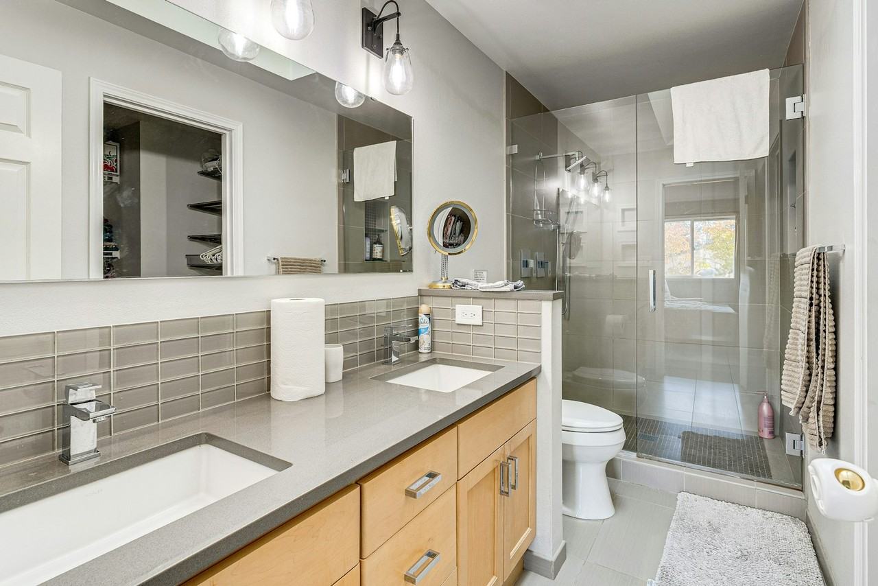 13267 Northeast 143rd Street - Photo 6 of 11