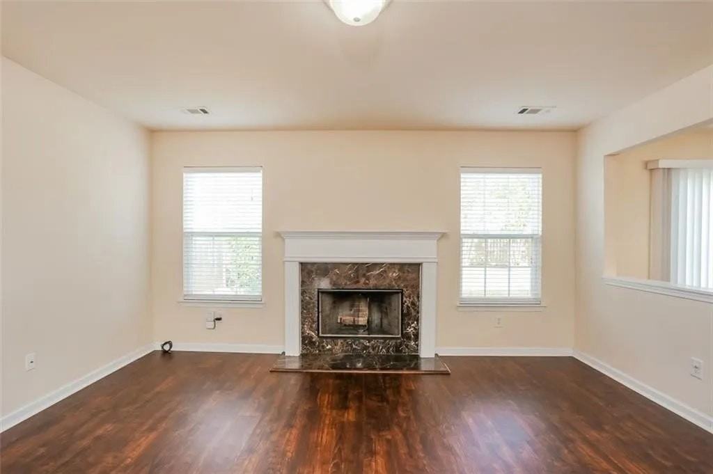 2865 Mayfair Drive - Photo 3 of 15