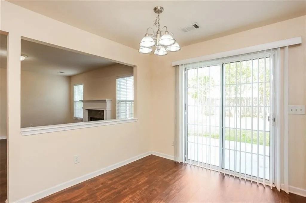 2865 Mayfair Drive - Photo 4 of 15