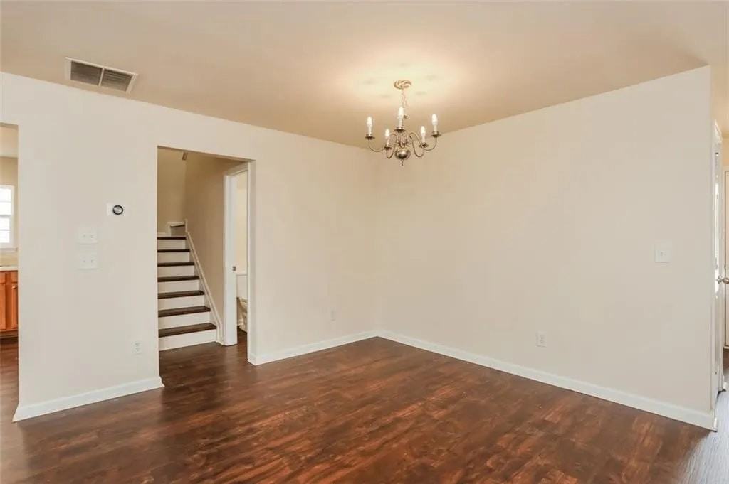 2865 Mayfair Drive - Photo 5 of 15