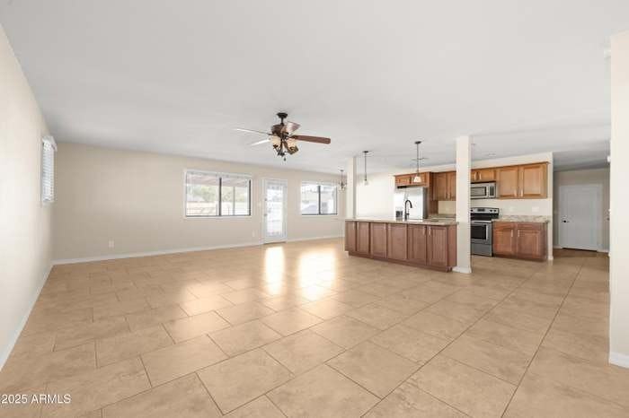 2715 S Rita Lane - Photo 2 of 28