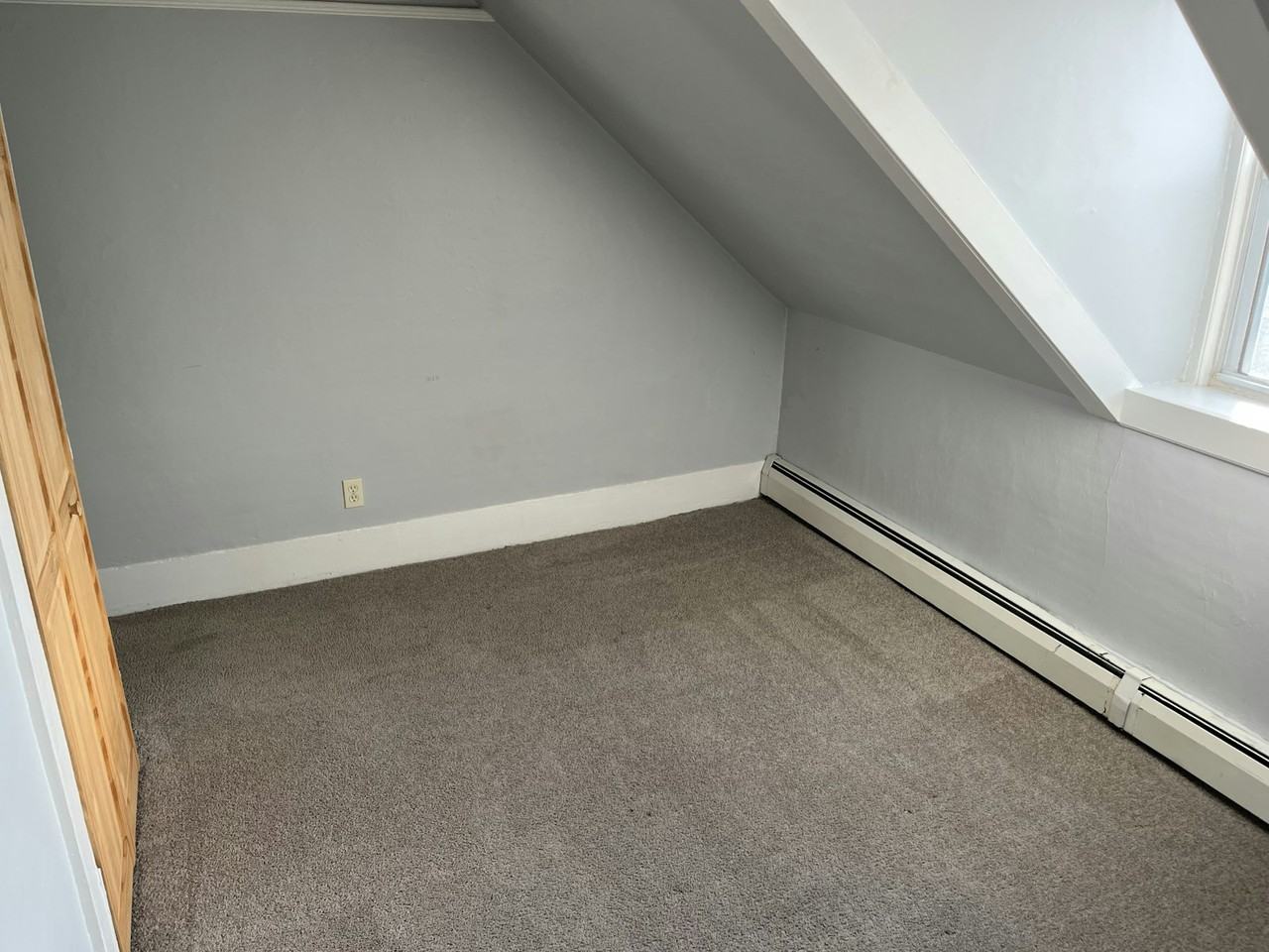 18 Roundy St, Unit 2 - Photo 4 of 12