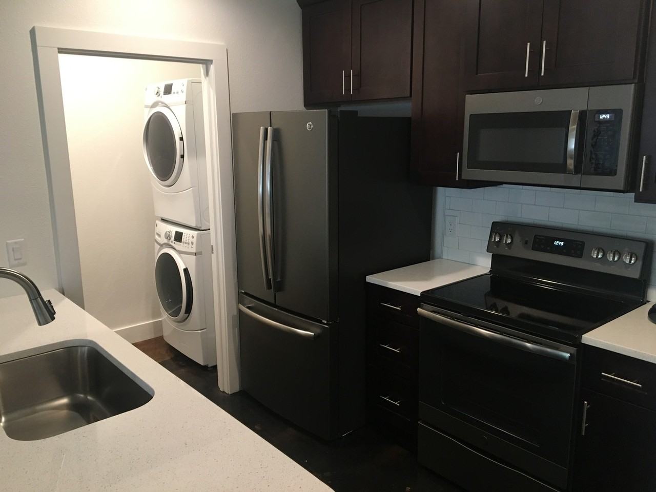 Oak Street Properties - Photo 3 of 33