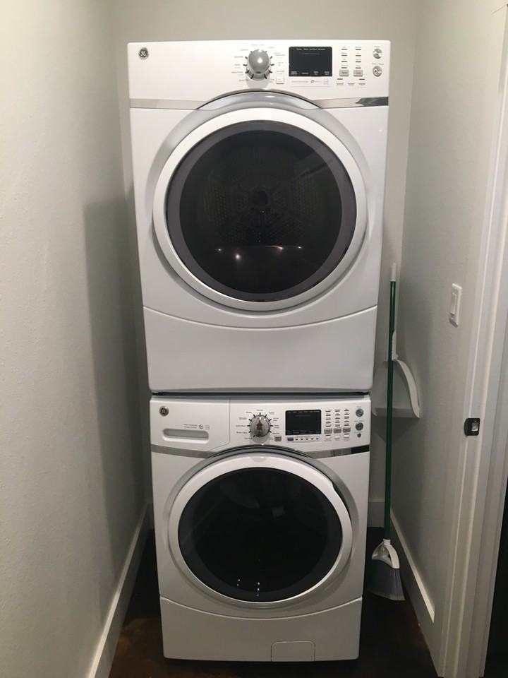 Oak Street Properties - Photo 4 of 33