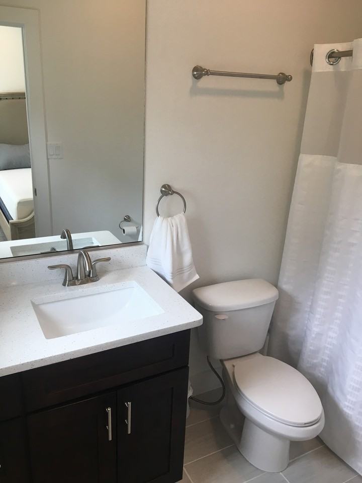 Oak Street Properties - Photo 5 of 33