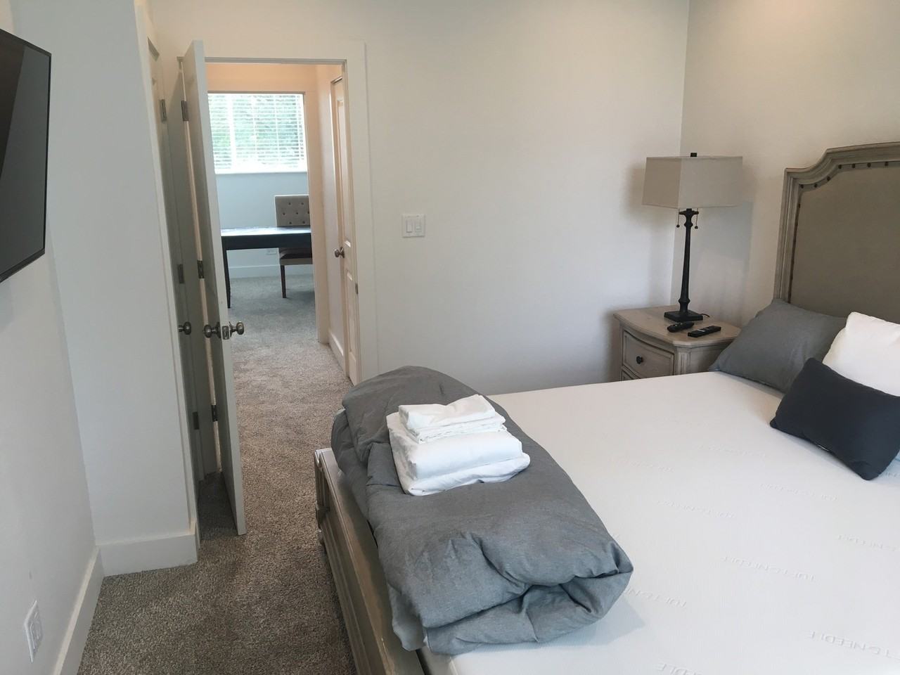 Oak Street Properties - Photo 6 of 33