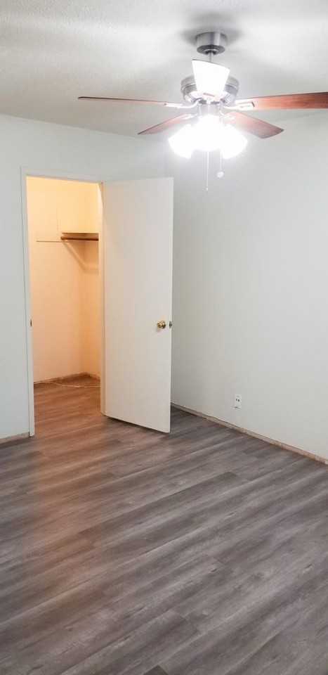 570 19th St - Photo 5 of 8