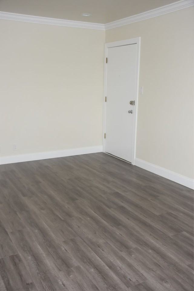 570 19th St - Photo 6 of 8