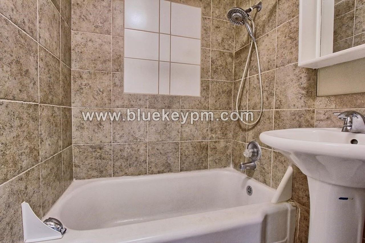 1900 Grant St - Photo 7 of 10