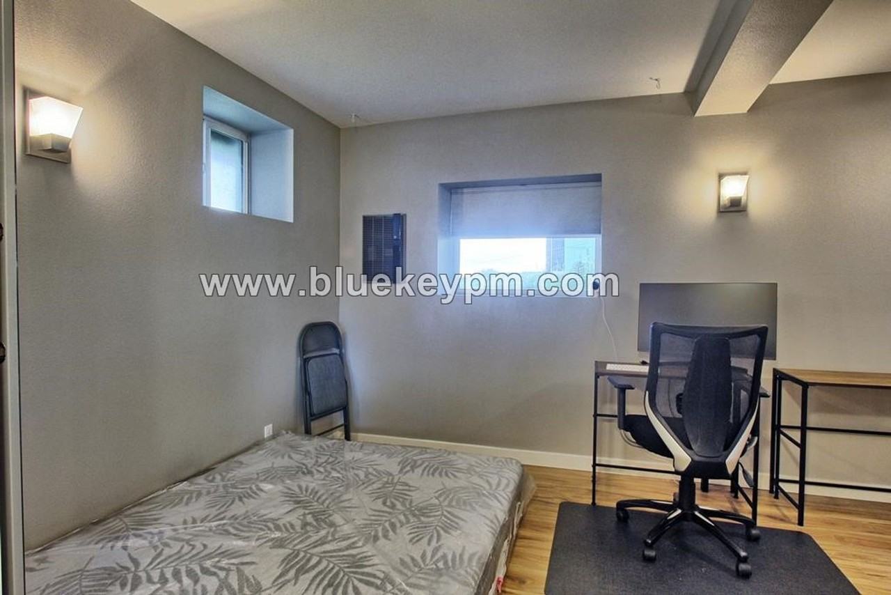 225 S Hamilton St #B - Photo 4 of 7