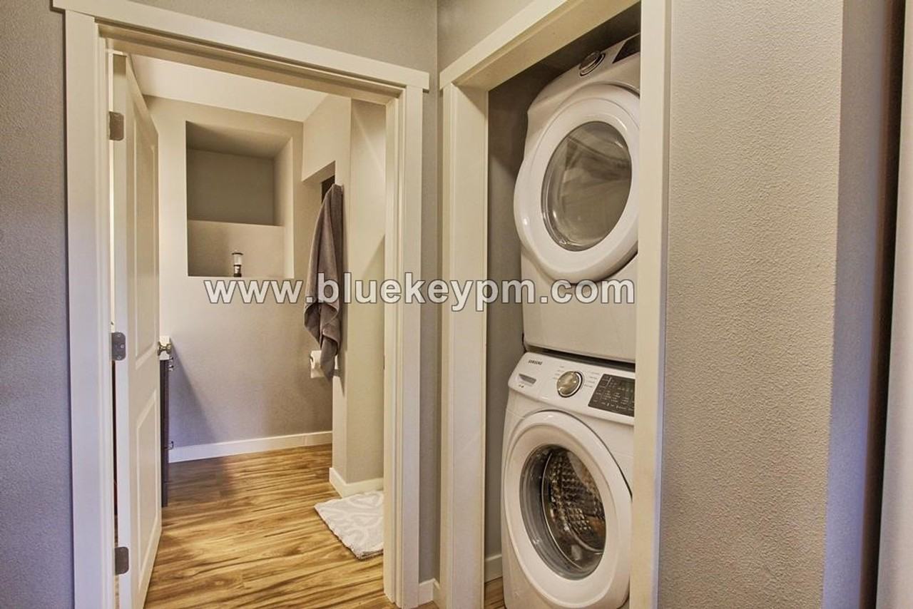 225 S Hamilton St #B - Photo 6 of 7