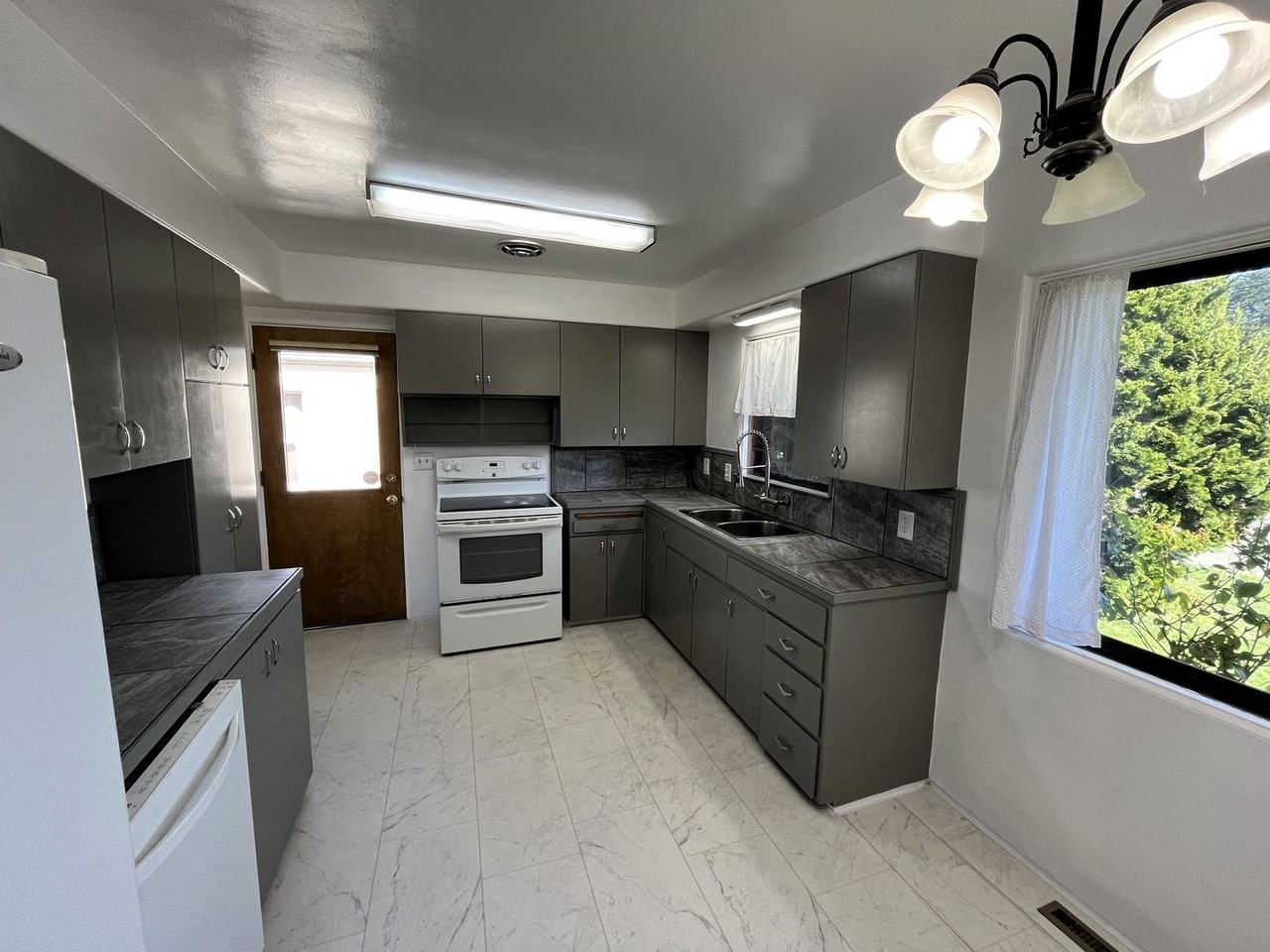 3550 Nevada St - Photo 3 of 24