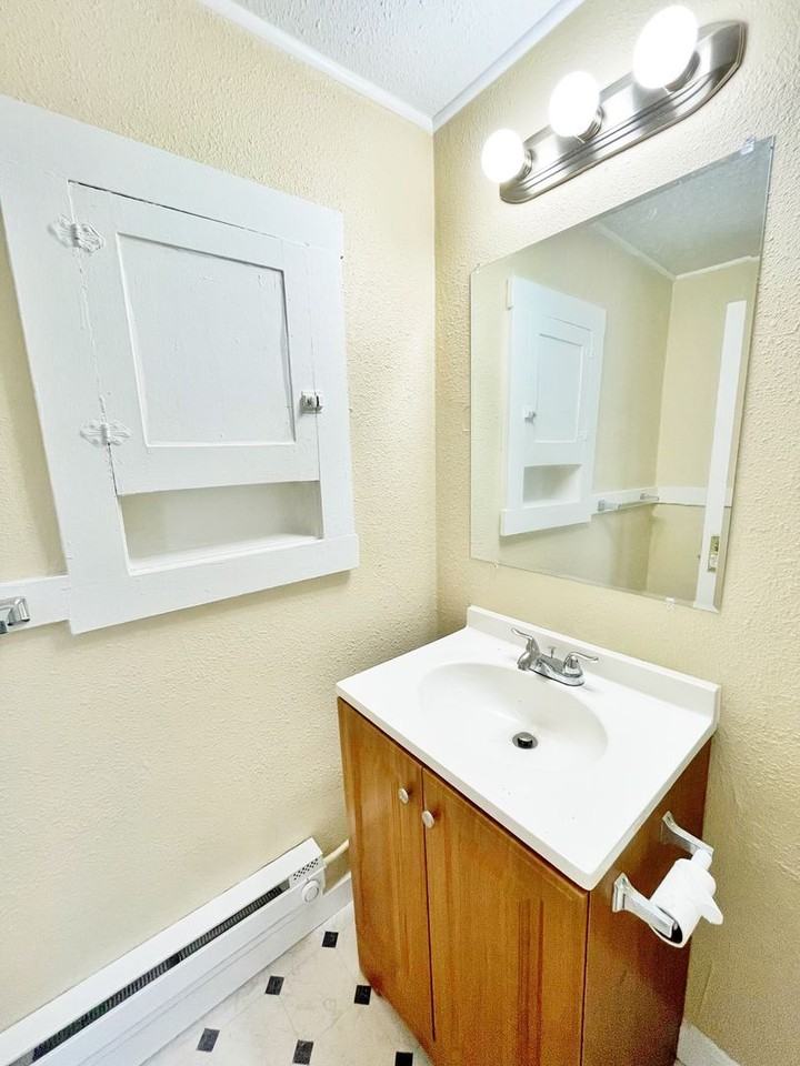 Adams - Photo 5 of 29