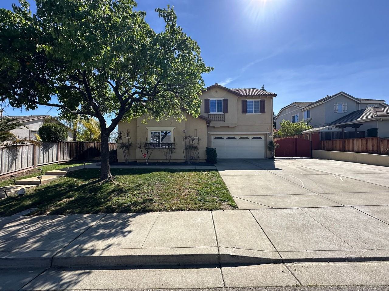 1901 Colosseum Way - Photo 2 of 32