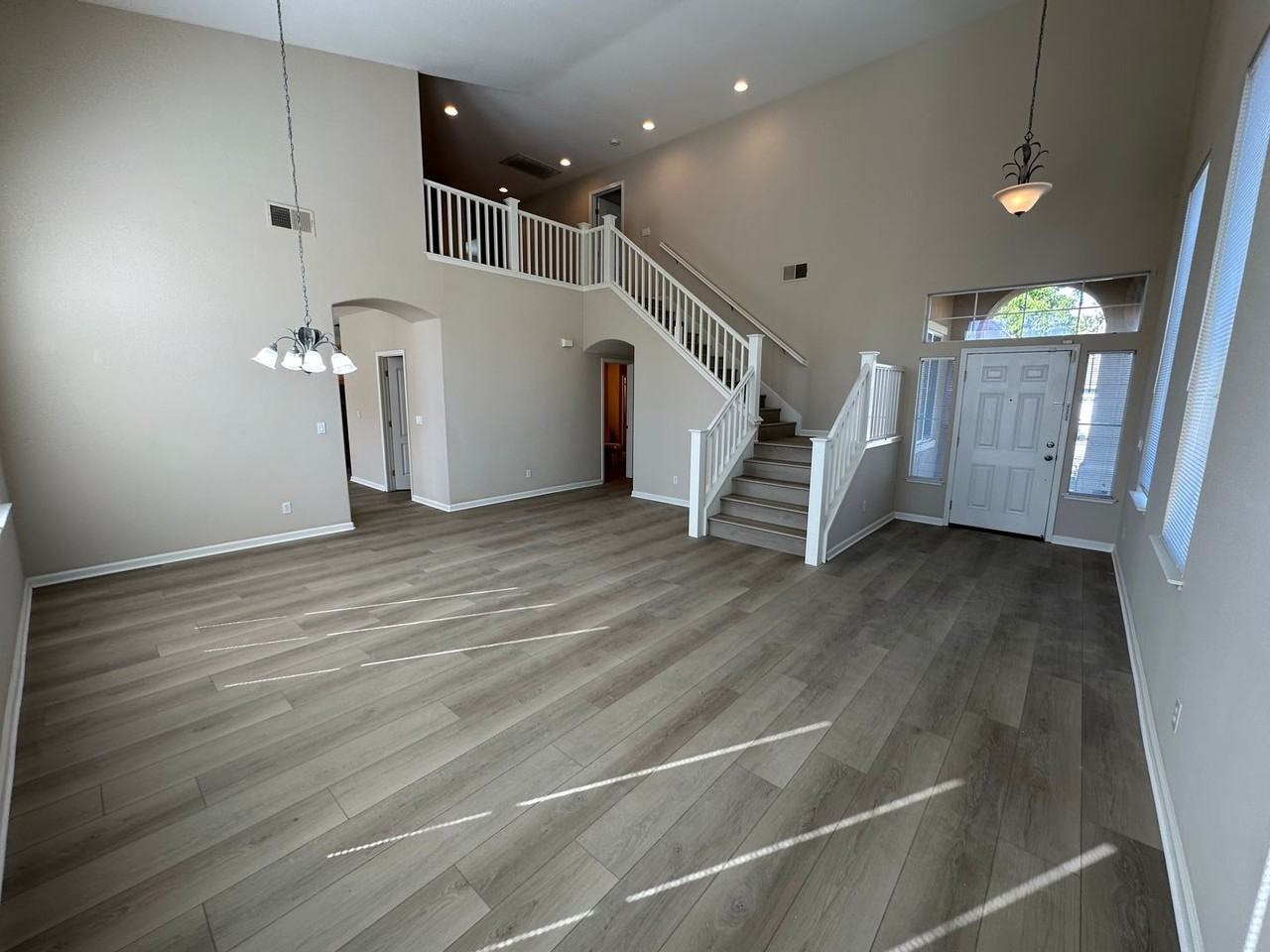 1901 Colosseum Way - Photo 4 of 32