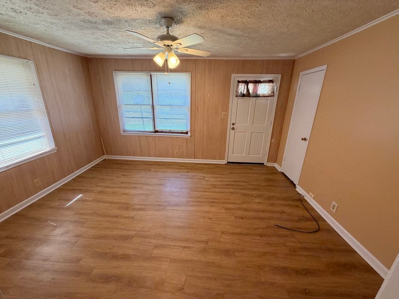 3233 West St Sw - Photo 3 of 10