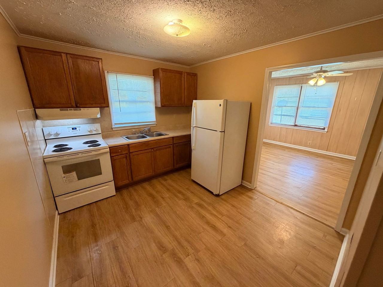 3233 West St Sw - Photo 4 of 10