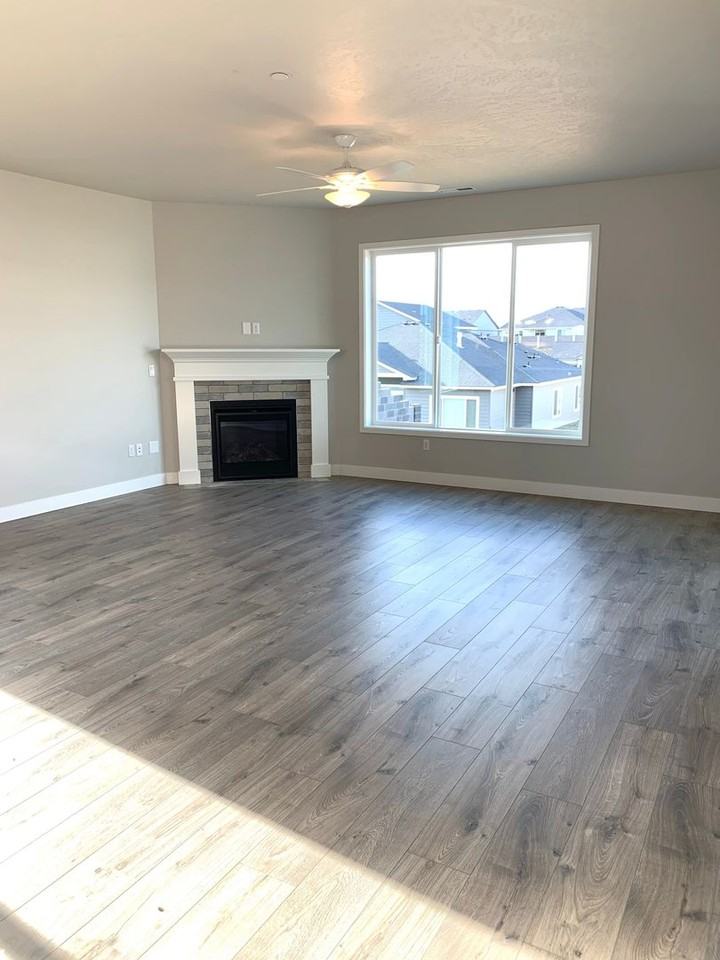 4700 Roark Dr - Photo 4 of 10