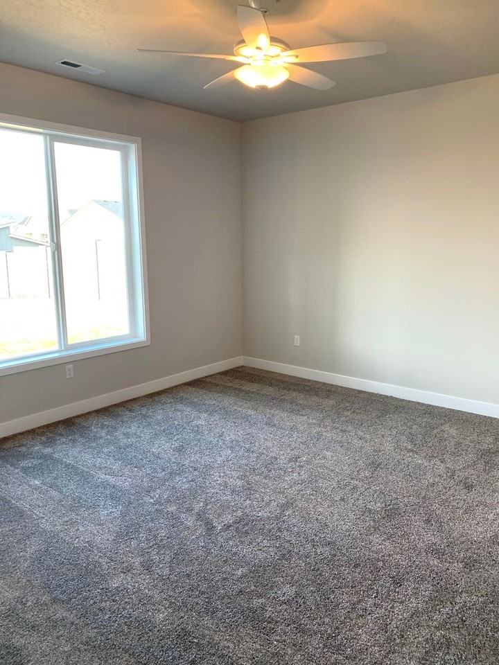 4700 Roark Dr - Photo 5 of 10