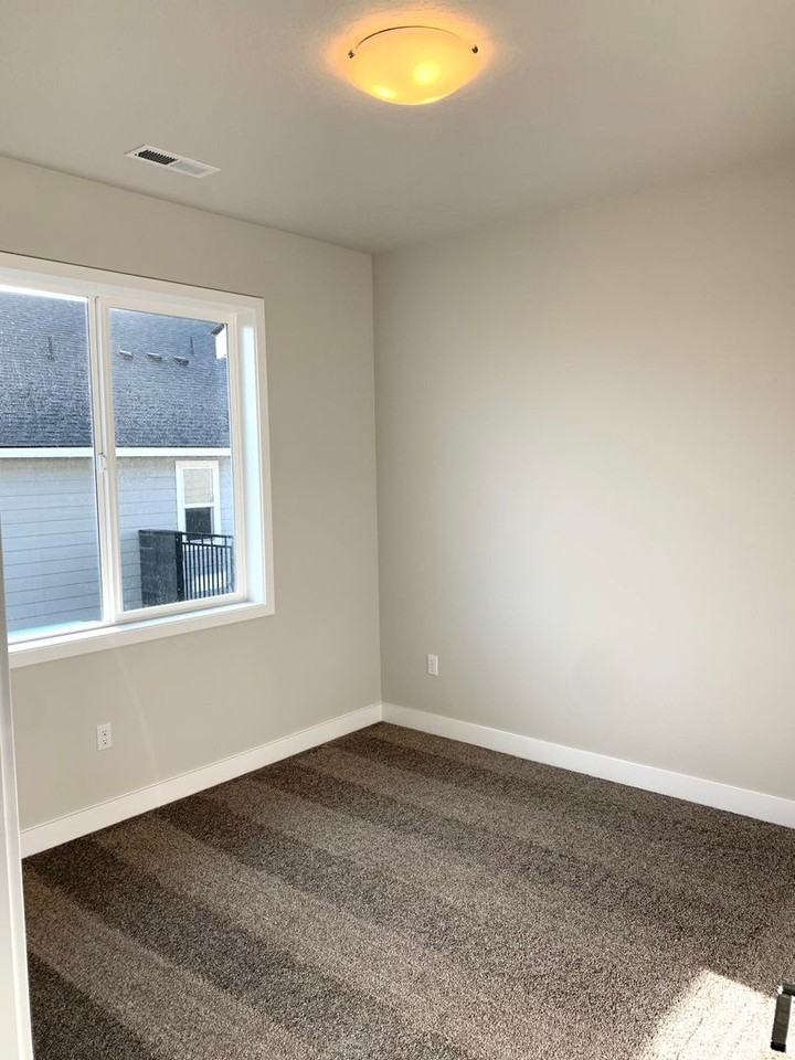 4700 Roark Dr - Photo 7 of 10