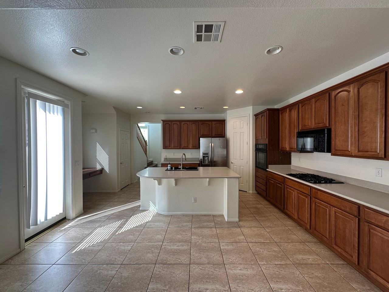 10521 Foggy Glen Ave - Photo 6 of 25