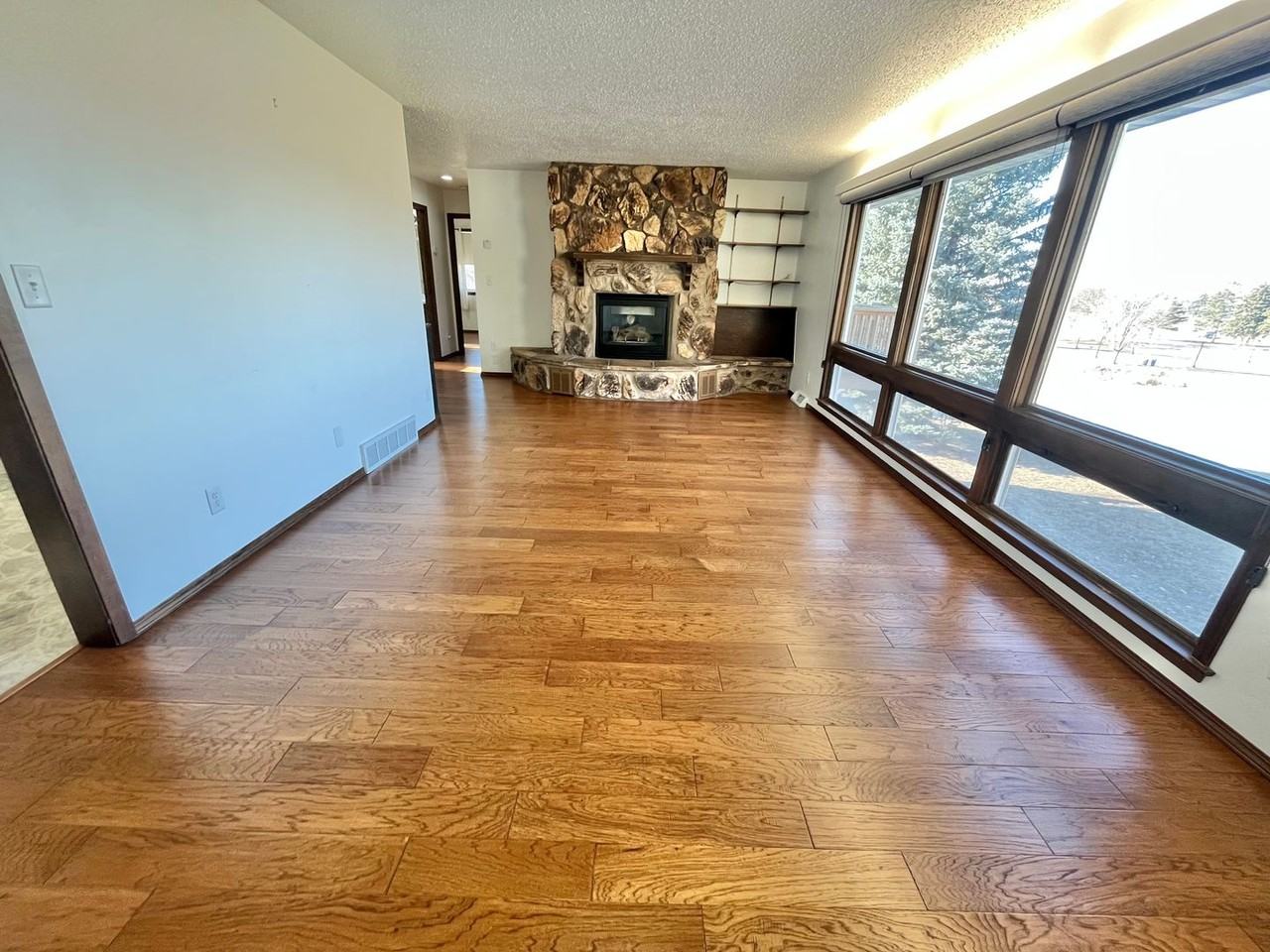 1304 W 5th St - Photo 5 of 34