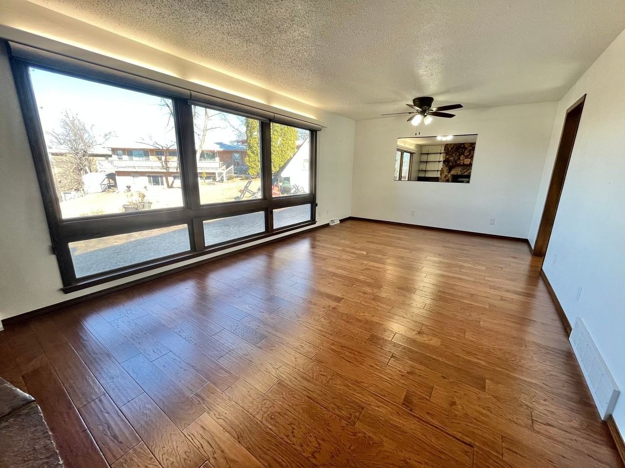 1304 W 5th St - Photo 6 of 34