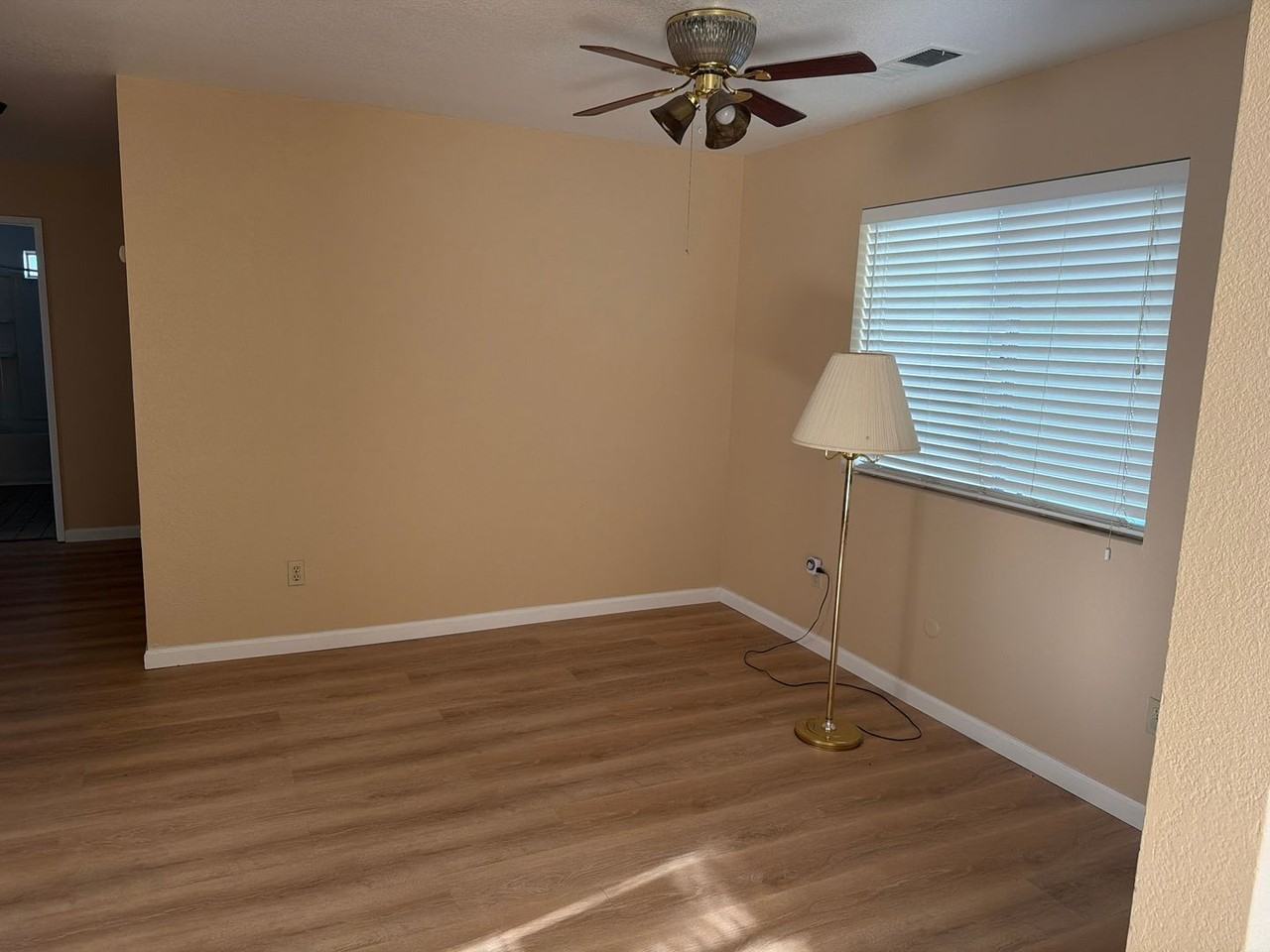 1519 Saint James Dr - Photo 4 of 17