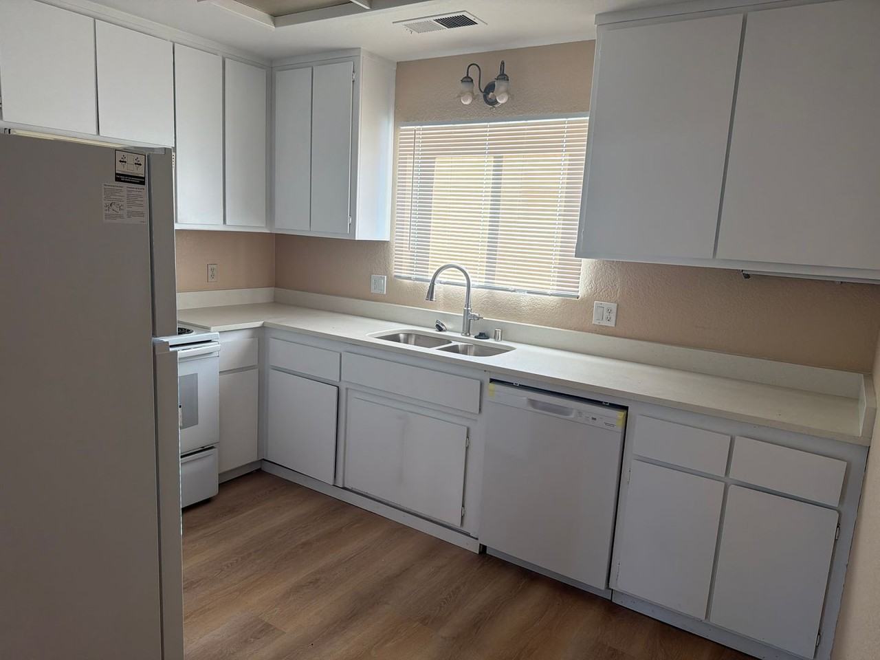 1519 Saint James Dr - Photo 5 of 17