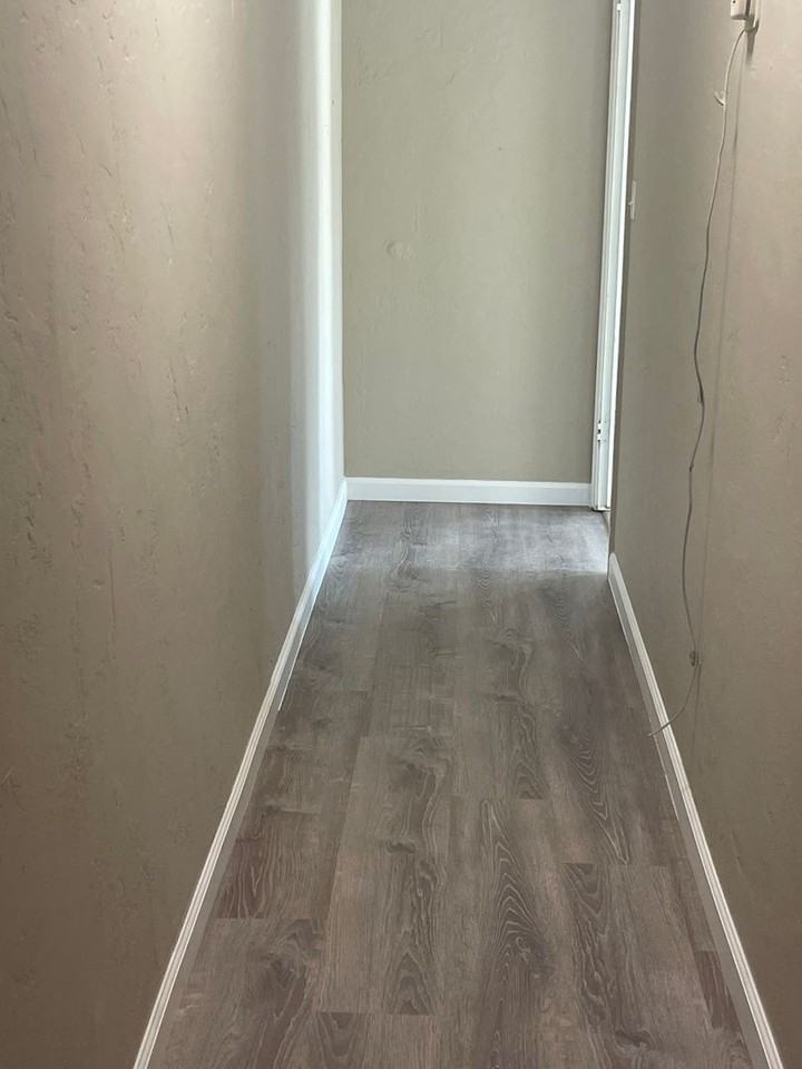 712 W Hammond Ave - Photo 2 of 10