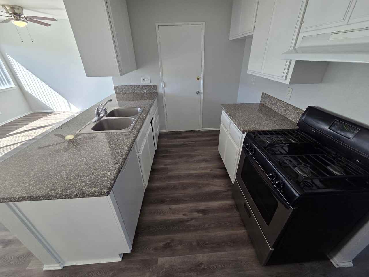 1318 Gold Ct - Photo 6 of 16