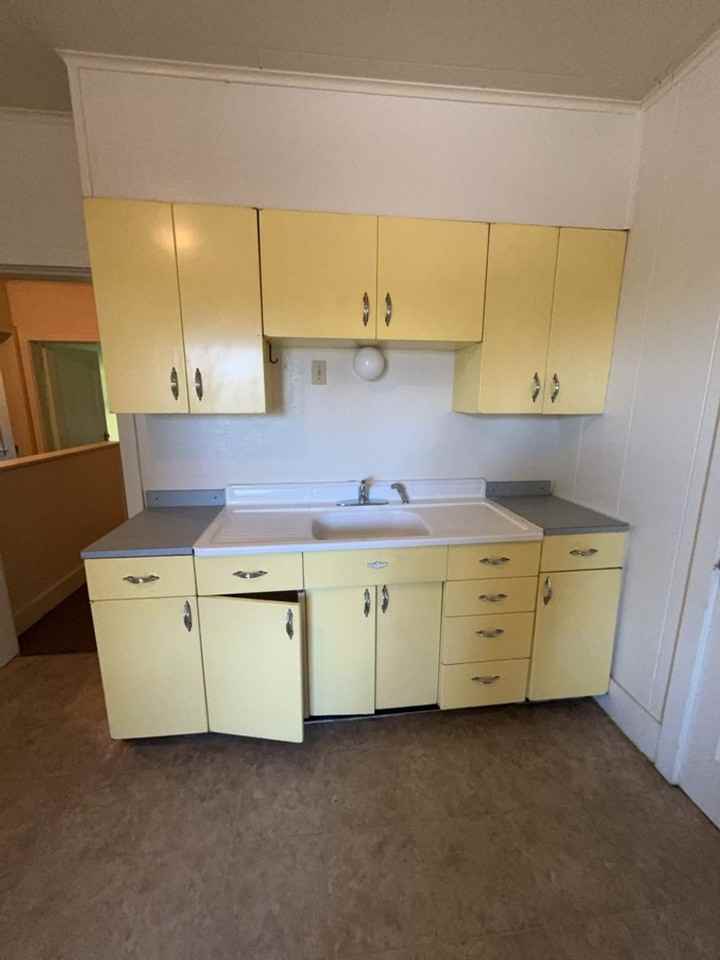 1706 Lakeway Dr - Photo 4 of 26