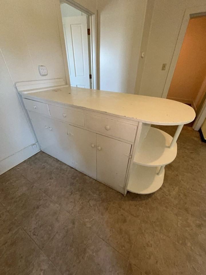 1706 Lakeway Dr - Photo 5 of 26