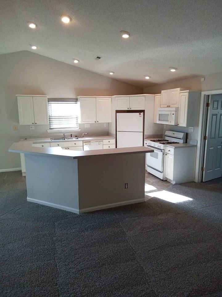 3200 New Hampshire Dr - Photo 4 of 15